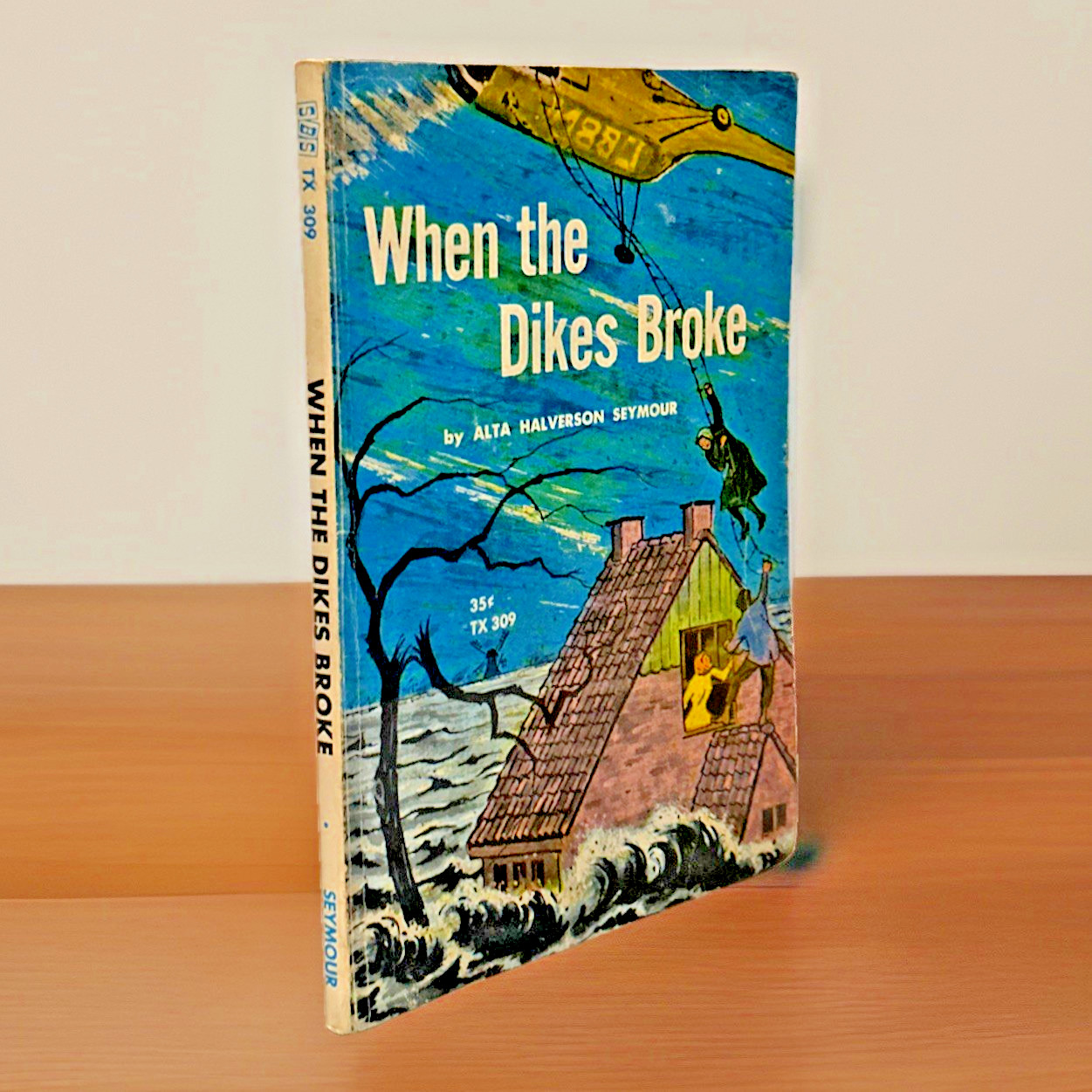 When the Dikes Broke (1966) ~ Alta Halverson Seymour ~ Scholastic TX 309