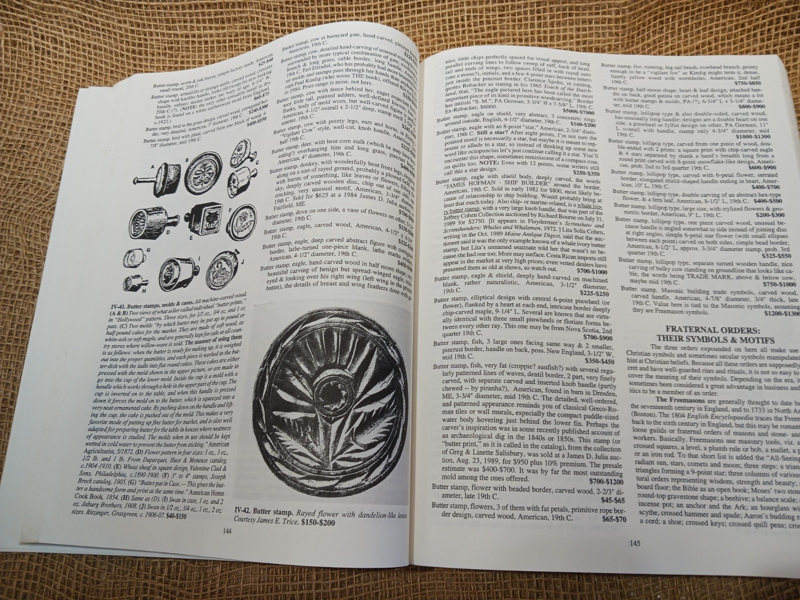 300 Years of Kitchen Collectibles : Identification and Value Guide; 4th ed.’ PB