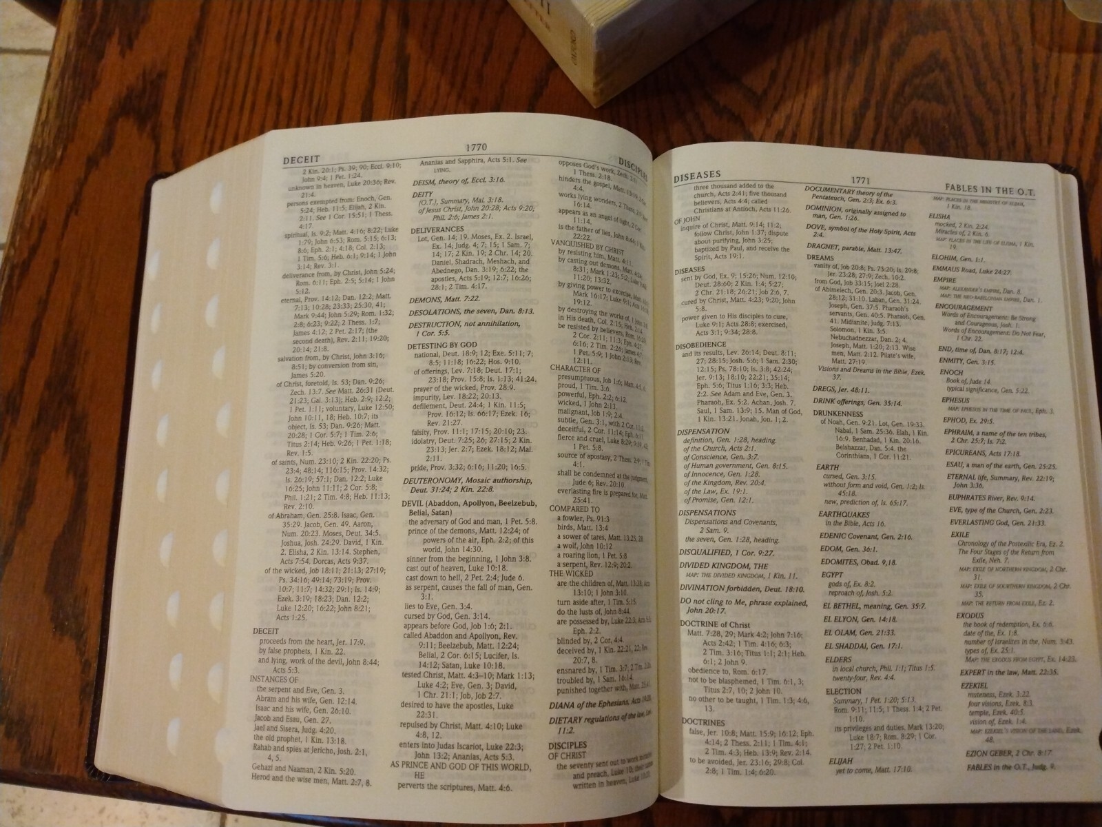 NKJV Scofield Study Bible LARGE PRINT Burgundy Bonded Leather thumb indexed