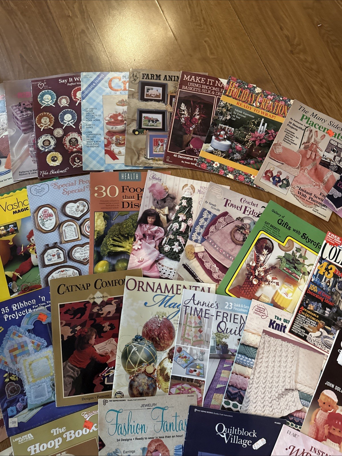 Huge Lot of 41 Arts & Craft Leaflets/Booklets/Mixed Variety of Crafting & Stitch