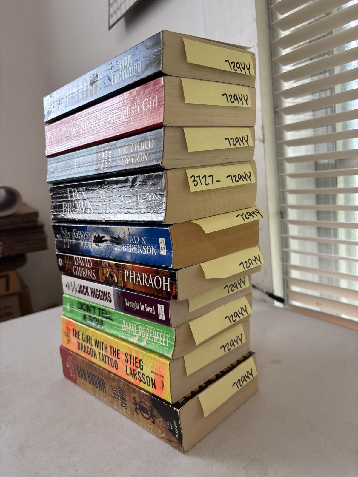 Lot of 10 – Mystery and Thrillers – Mixed Authors – FREE SHIPPING