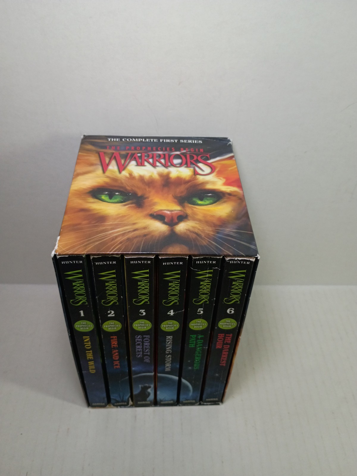 Warriors Box Set: Volumes 1 to 6: Complete First Series Paperback Erin Hunter