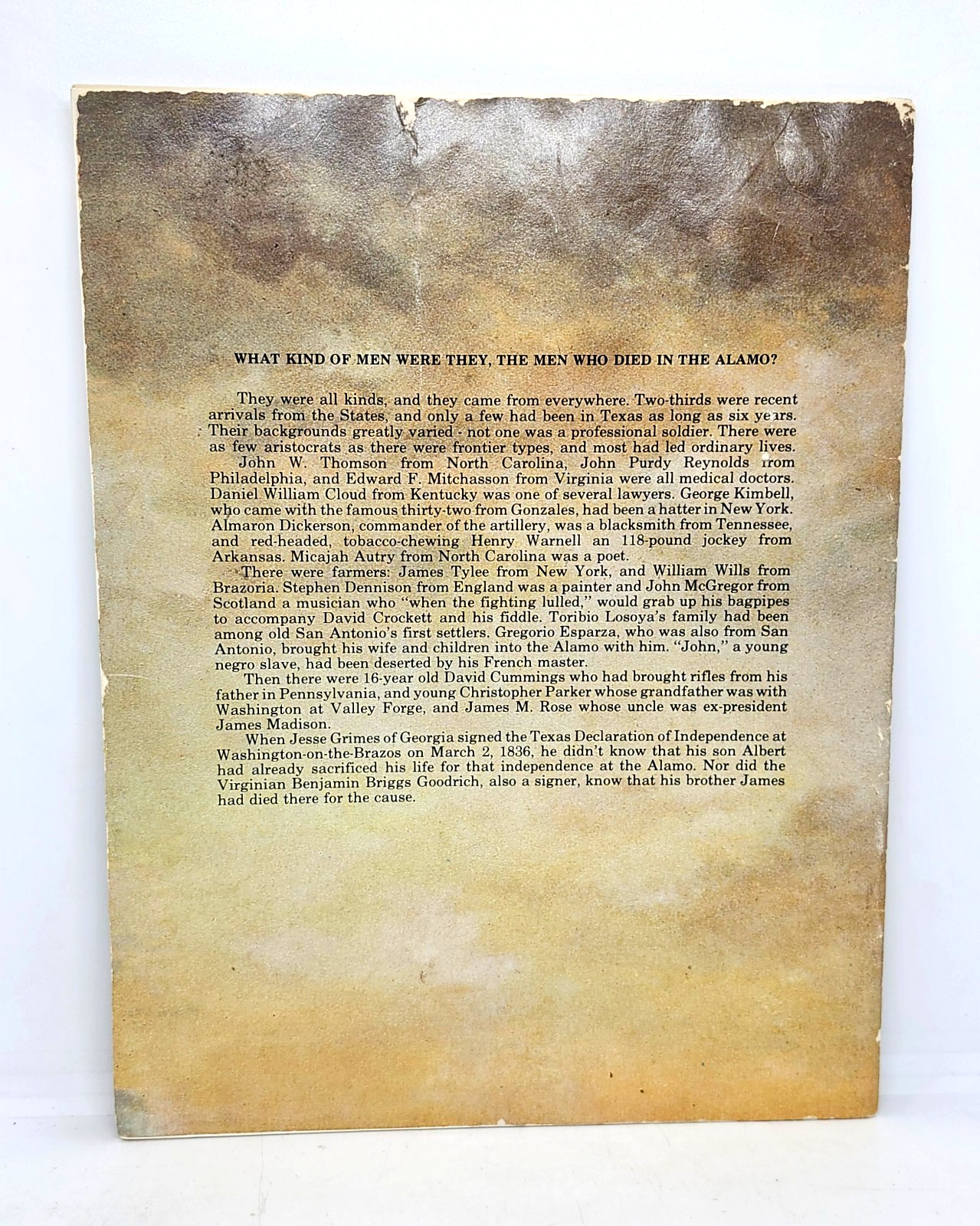 THE ALAMO by MARY NOONAN GUERRA SOFTCOVER BOOK (1983) THE ALAMO PRESS ~ 34 PAGES