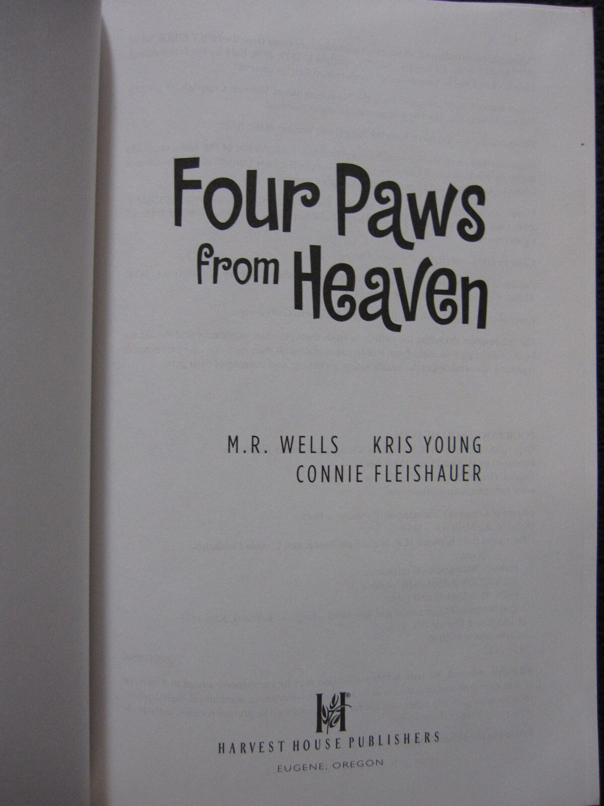 Four Paws from Heaven: Devotions for Dog Lovers M.R. Wells; Kris Young and Con..
