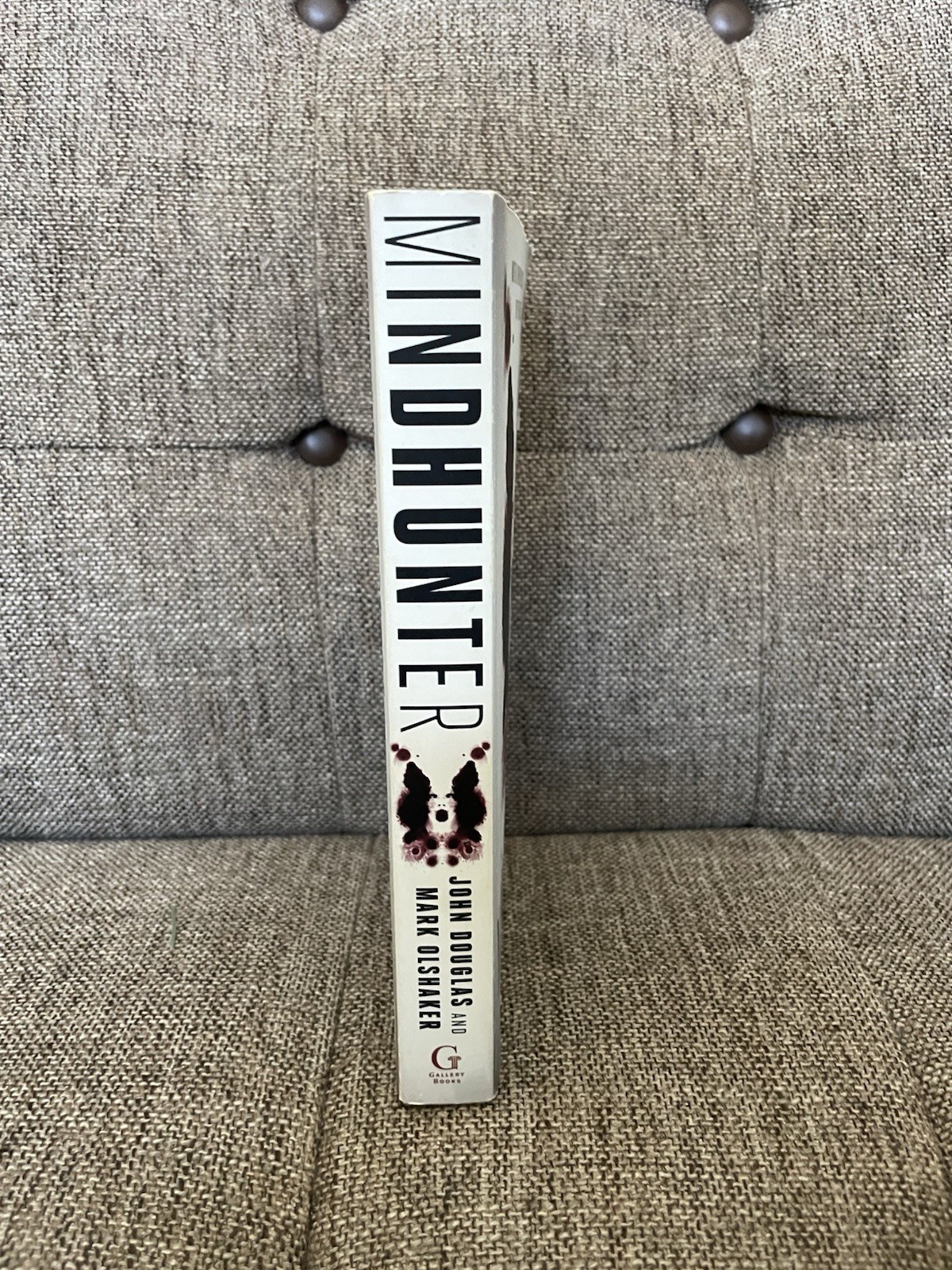Mindhunter : Inside the FBI’s Elite Serial Crime Unit by John E. Douglas and…