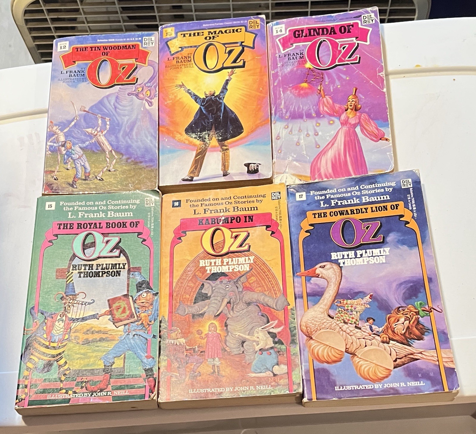 23 Wizard of Oz Books by L. Frank Baum, Paperback book lot, most by Del Rey.