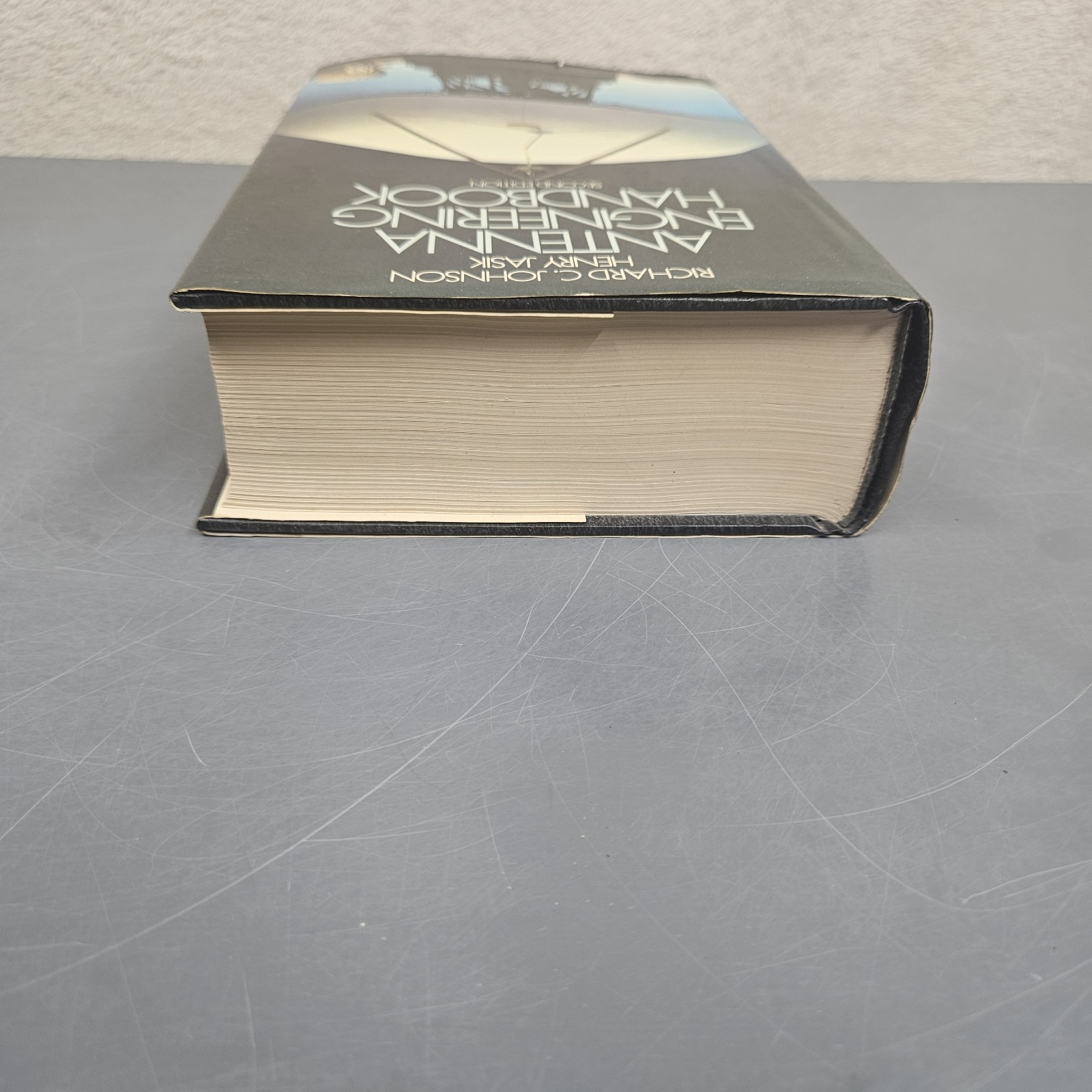 Vintage Antenna Engineering Handbook Second Edition 1984 Johnson Jasik HC DJ