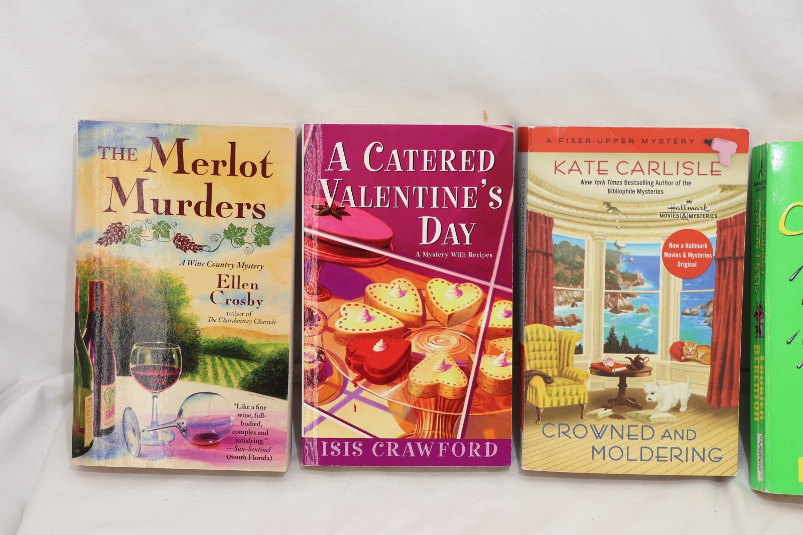 Lot of 33 Cozy Mysteries, Mixed Authors, Cozy Mystery, No Duplicates, B512
