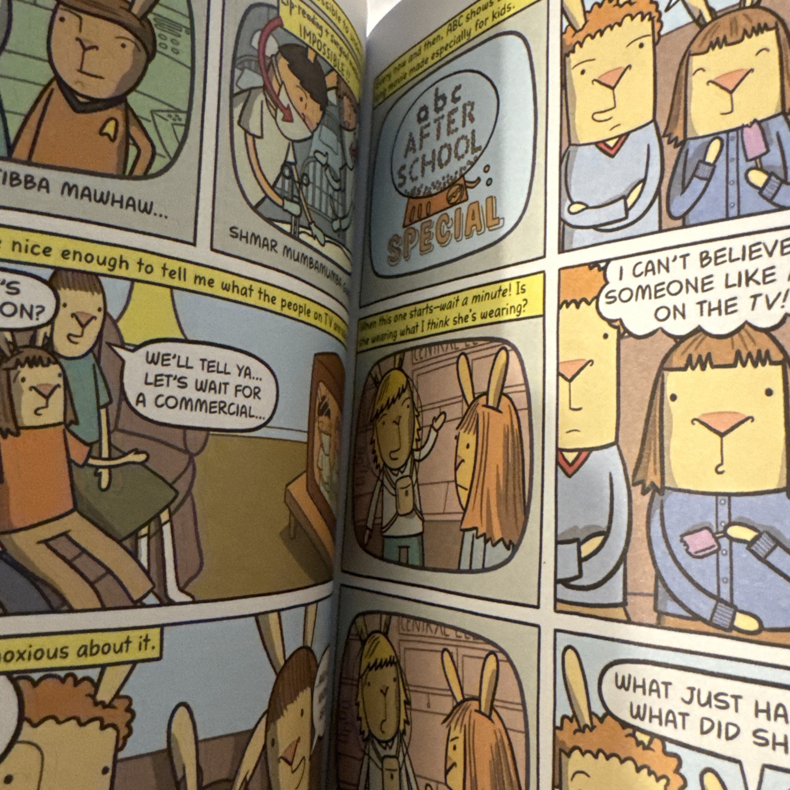 El Deafo Cece Bell Paperback Newbury Honor Book SHIPS FREE Today! New Comic
