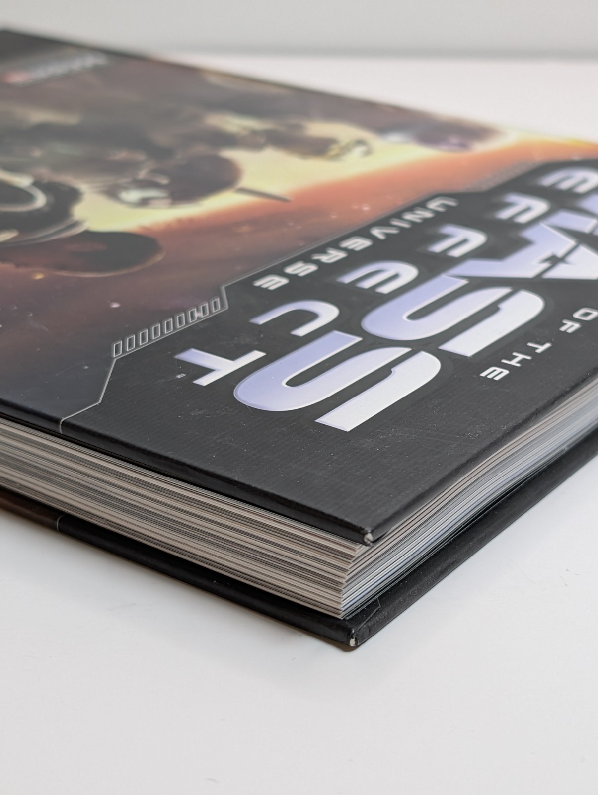 Dark Horse The Art of the Mass Effect Universe Hardcover Art Book 2012 Used