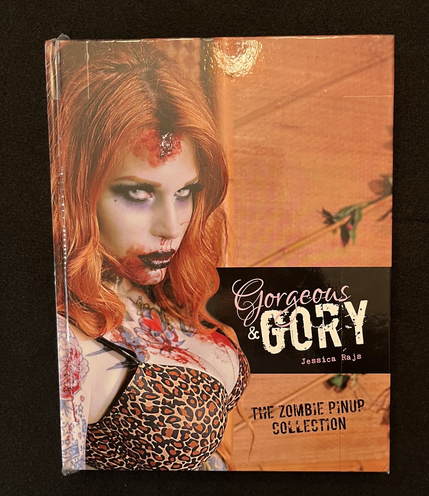 Gorgeous & Gory: The Zombie Pinup Collection