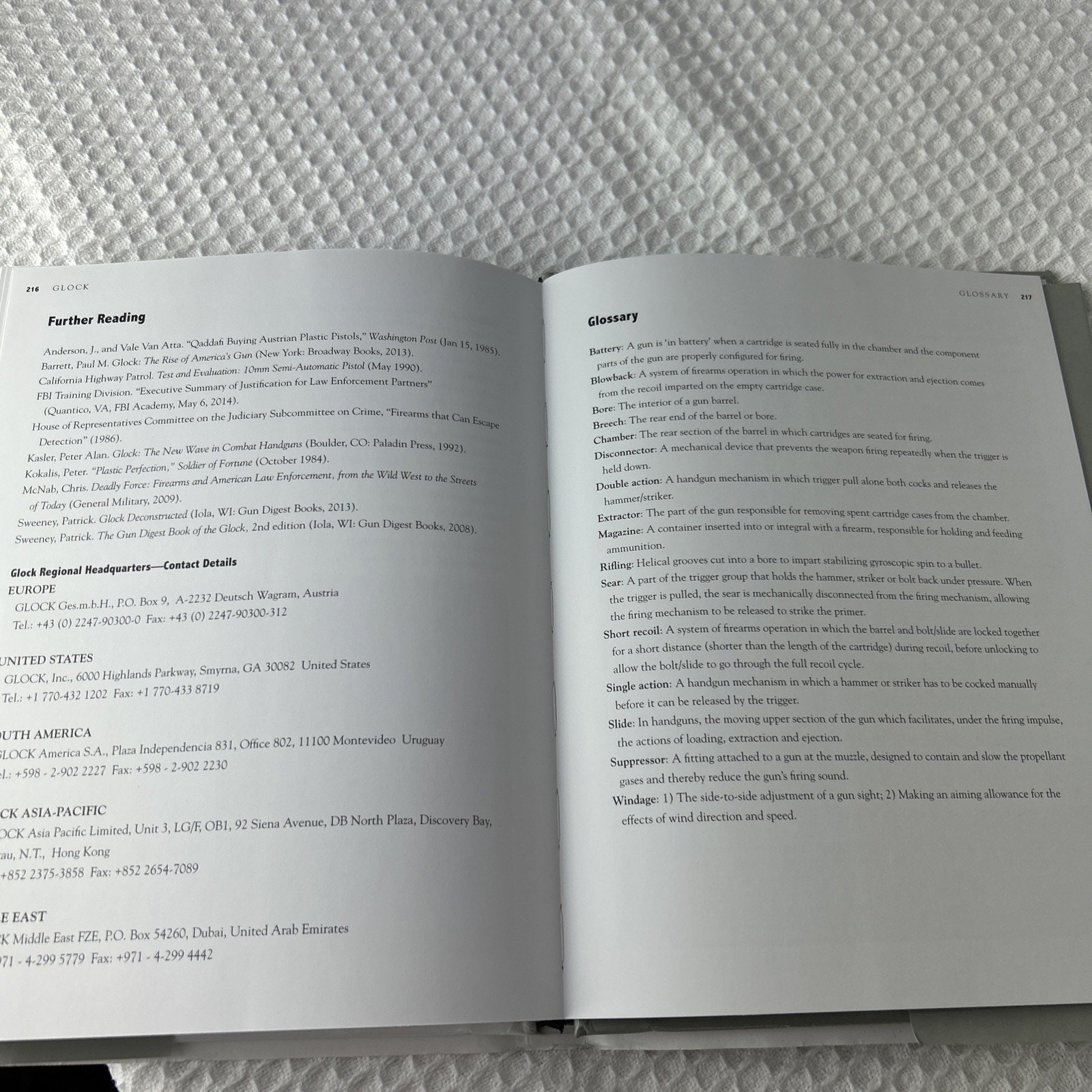 GLOCK: THE WORLD’S HANDGUN (COLLECTOR’S GUIDES) By Chris Mcnab [EN08]