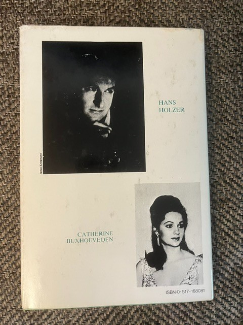 The Lively Ghosts of Ireland – Hans Holzer HC / DJ (1967) VERY GOOD