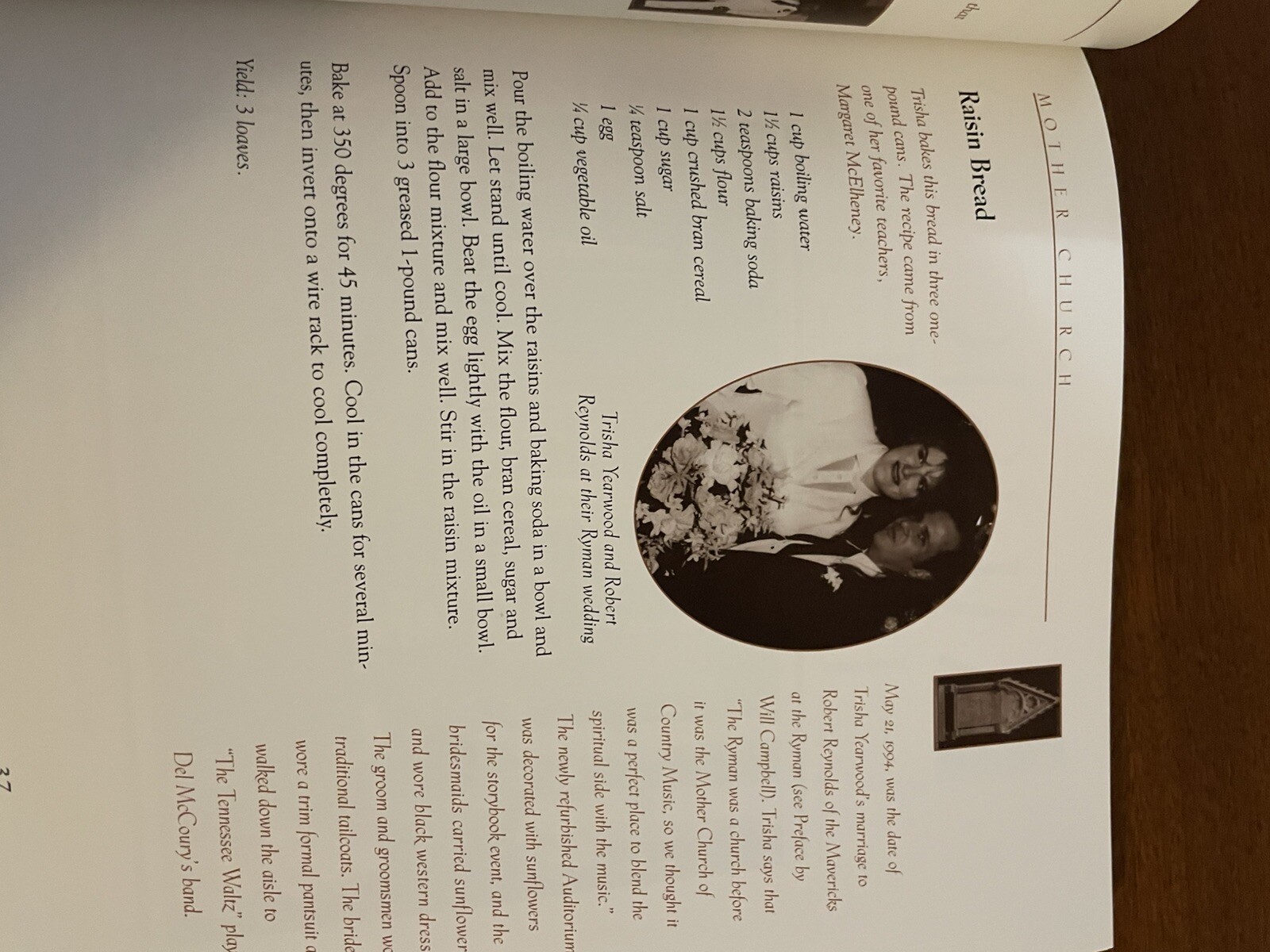 Book-The Ryman Remembers/recipes and recollections of the auditorium/191 pages.
