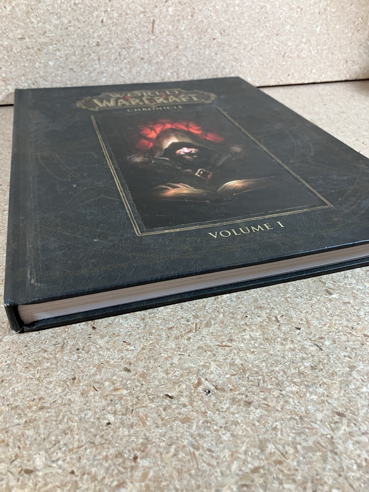 World of Warcraft: Chronicle Volume 1 Hardcover Preowned Dark Horse