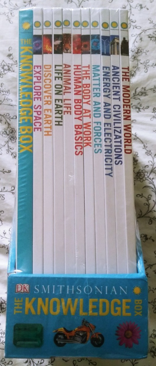The Knowledge Box by Smithsonian (10 Books & USB Flash Drive Box Set)