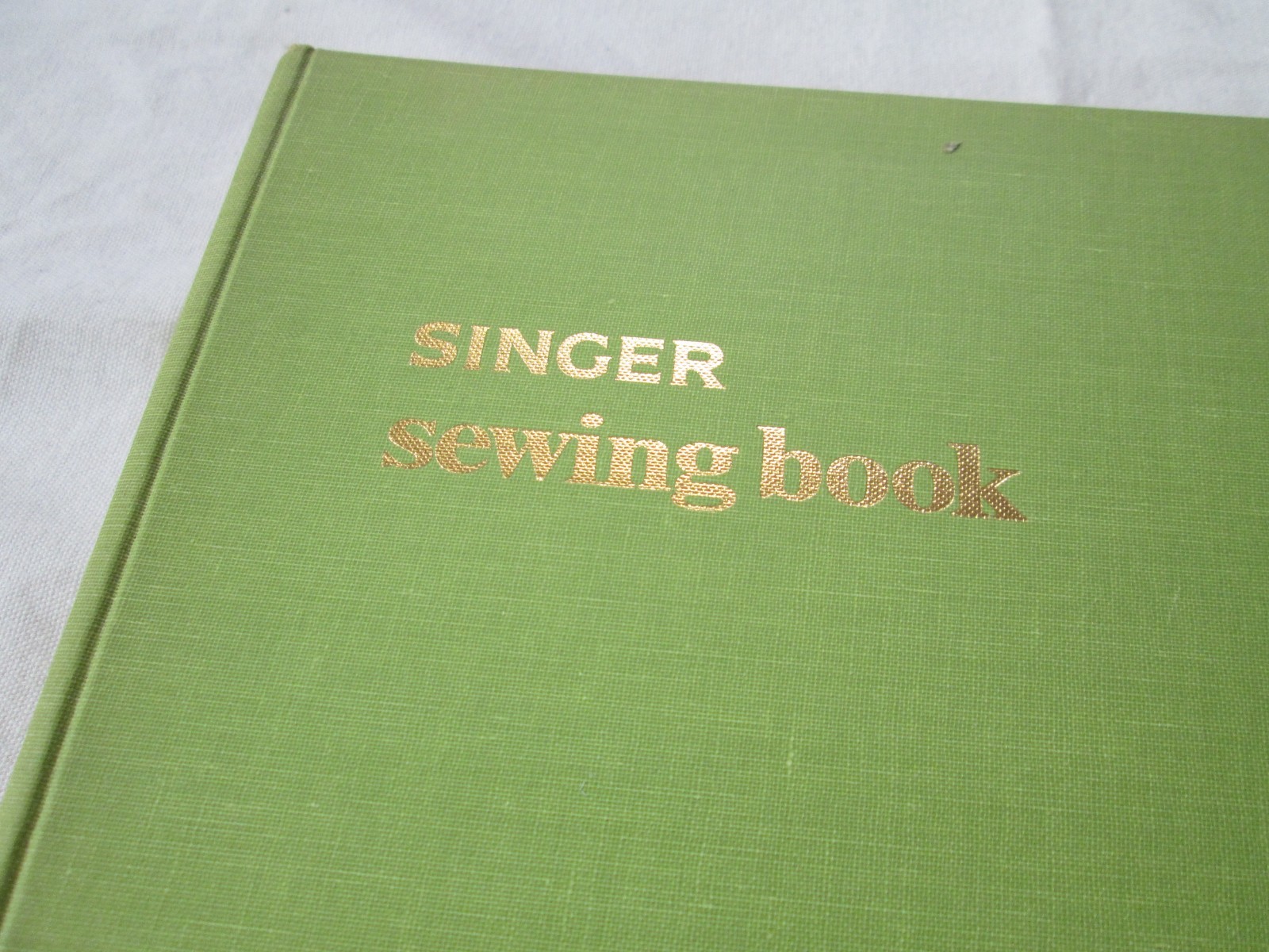 SINGER Sewing Book 2nd Ed. Vintage 1972 ~ Color Photos & Illustrations 500 Pages