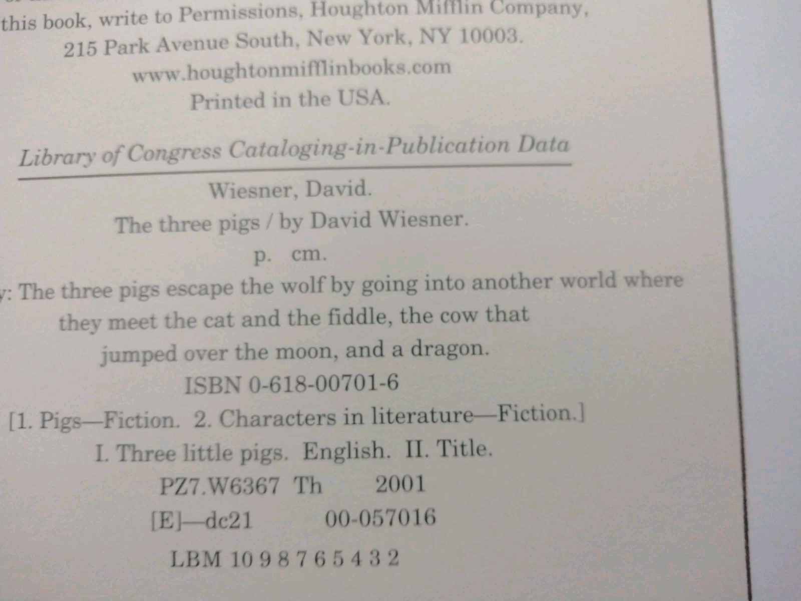 The Three Pigs by David Wiesner (Caldecutt Medal) HC/BJ/1st Ed./2001)