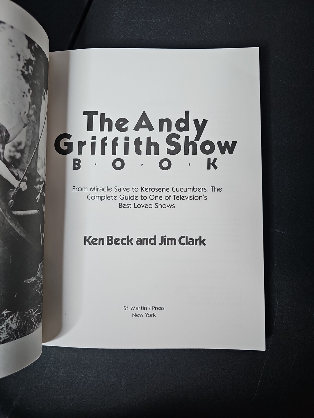 The Andy Griffith Show Complete Guide Book by Ken Beck & Jim Clark (1985)