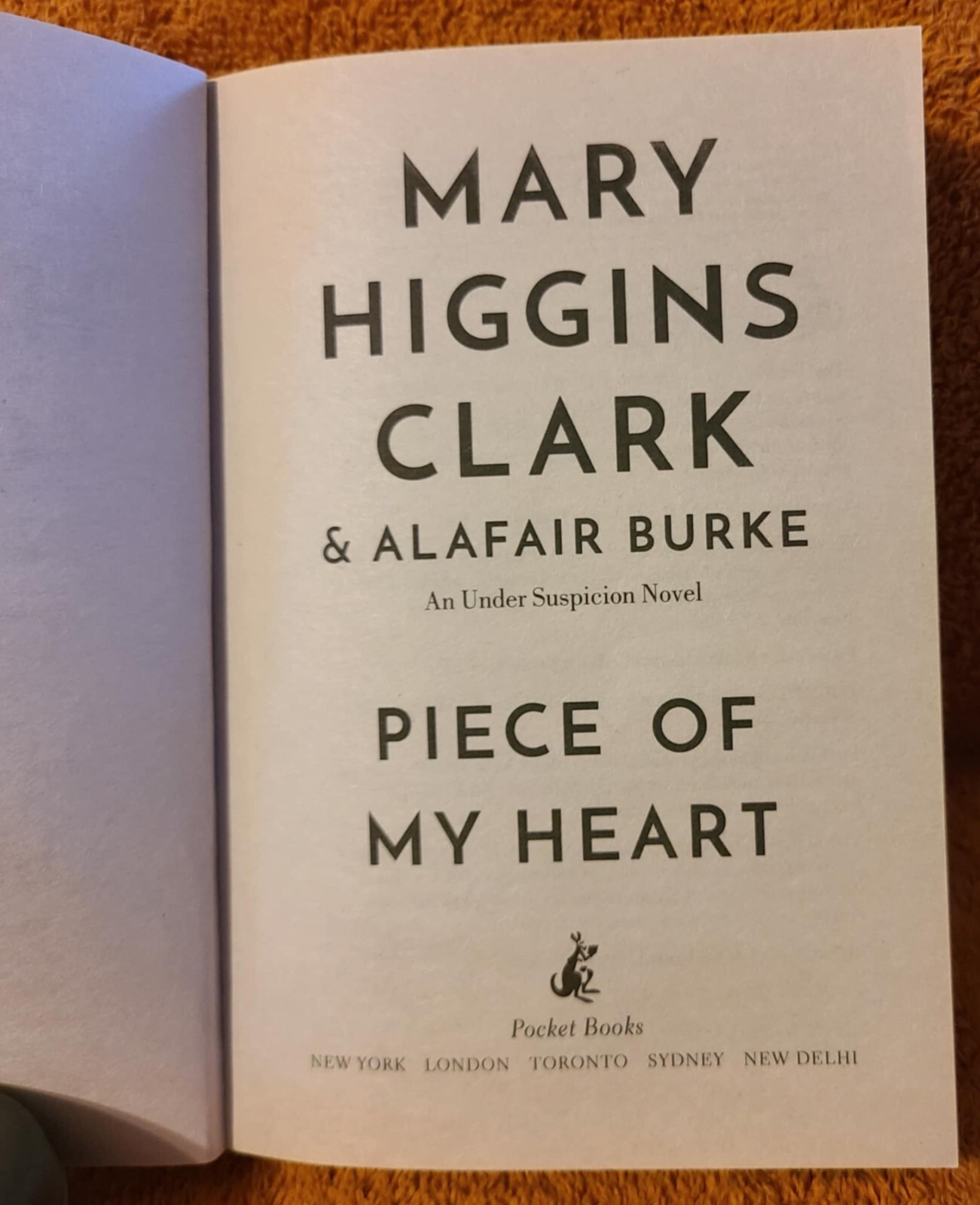 Mary Higgins Clark Lot Of 2 Books Daddy’s Little Girl HC & Piece Of My Heart PB