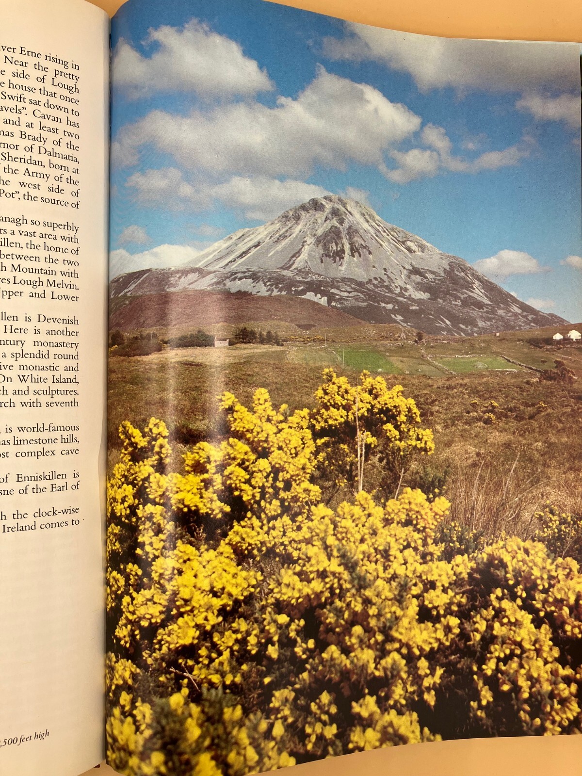 Ireland: It’s Beauty and Splendor by John Hinde, Hardcover with DJ, 1990