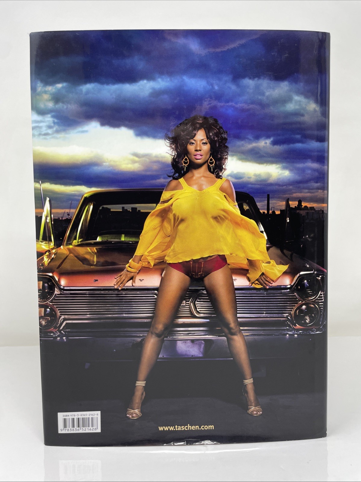 2010 Howard Huang’s URBAN GIRLS by Dian Hanson HC/DJ Taschen English