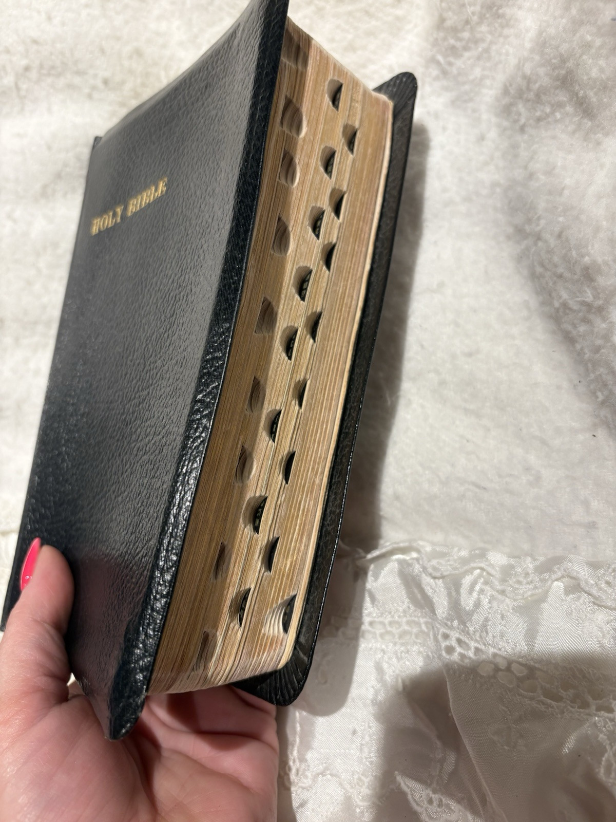 1963 Holy Bible KJV Self-Pronouncing Edition, Red Letter National Bible Press LN