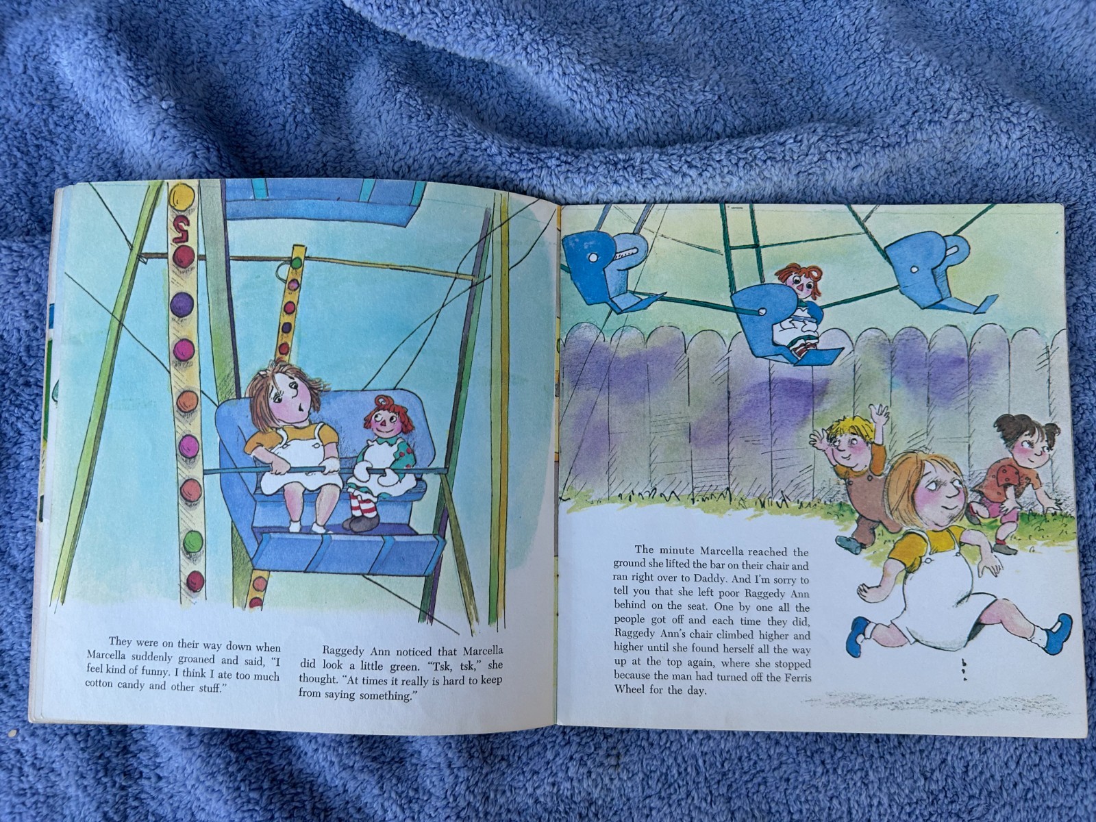 1977 GOLDEN LOOK-LOOK BOOK $1.25 – RAGGEDY ANN AT THE CARNIVAL – NO MARKS