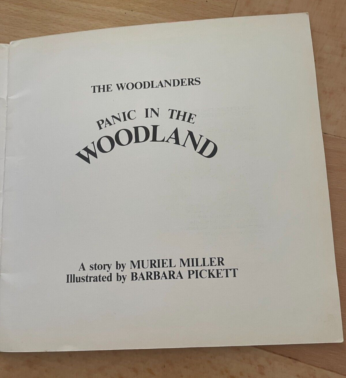 MURIEL MILLER. THE WOODLANDERS. PANIC IN THE WOODLAND. 17 BY 17 CM. 0906791472