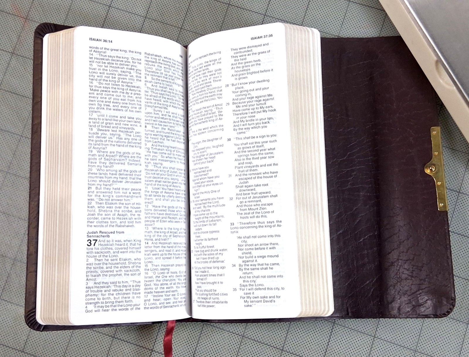 NKJV Holy Bible Compact Edition Bonded Leather Burgundy by Thomas Nelson Read!