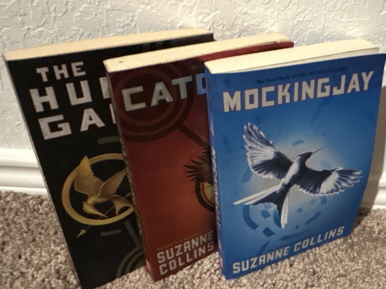 Suzanne Collins The Hunger Games Trilogy 3-Book Paperback Set (Scholastic)