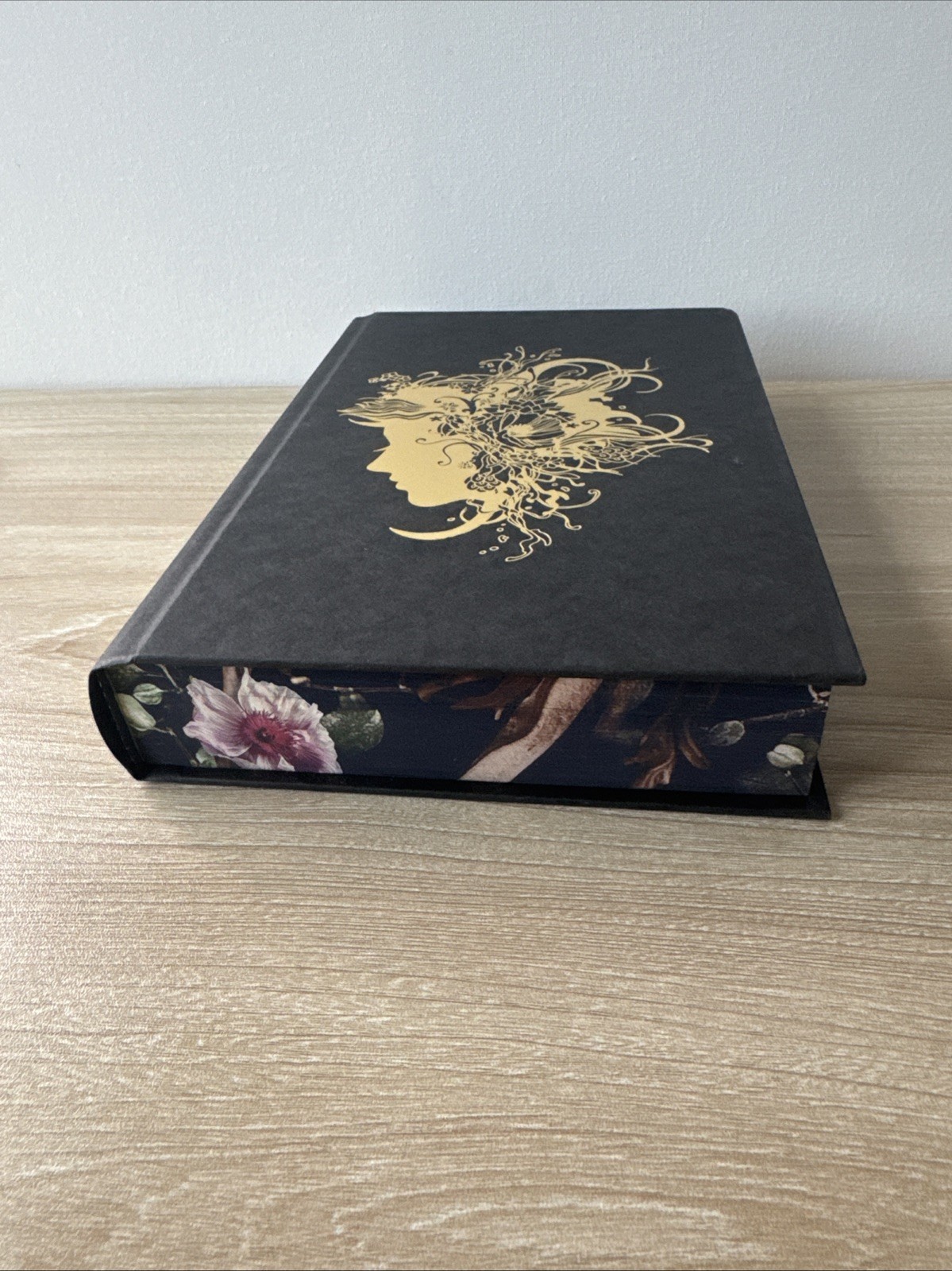 Rites of the Starling – Shield of Sparrows Series – Sprayed Edges – Devney Perry
