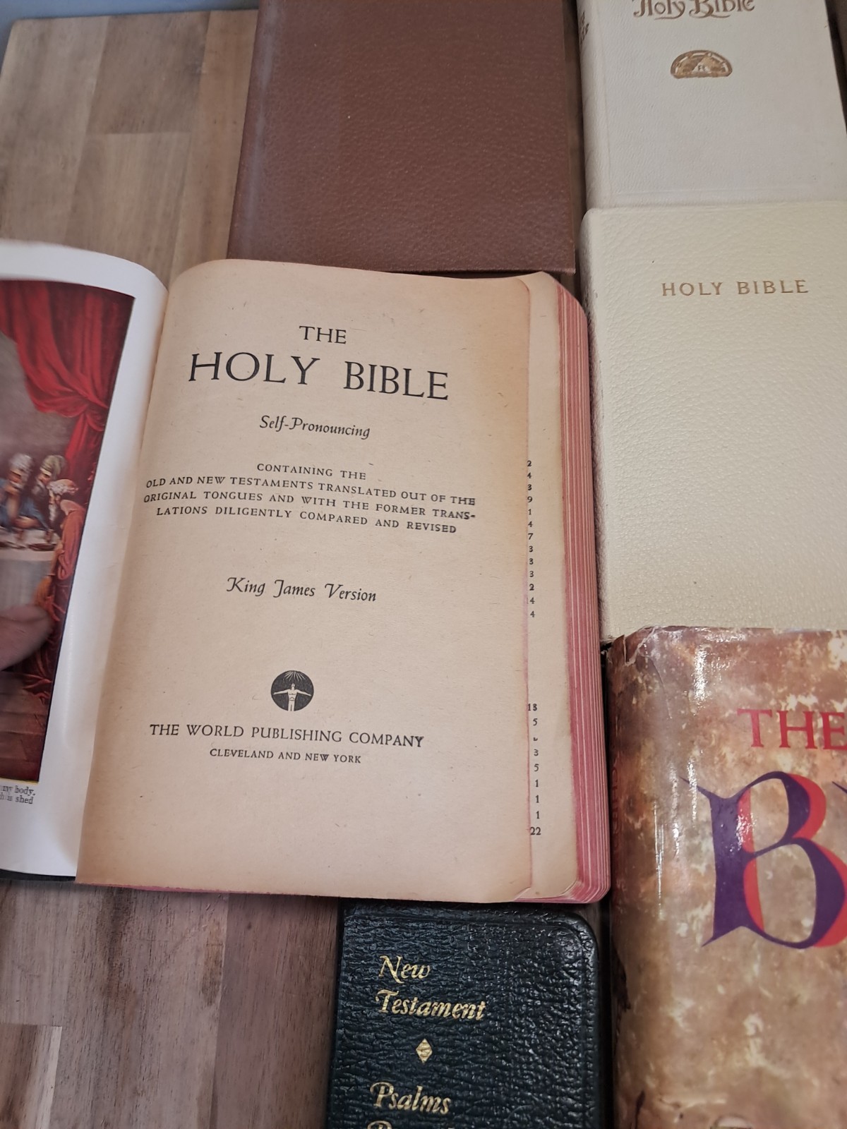 Lot Of Bibles Vintage 1960: Family Holy Bible KJV Large P82