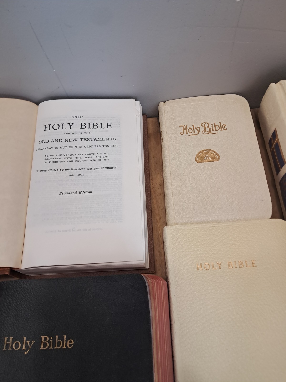 Lot Of Bibles Vintage 1960: Family Holy Bible KJV Large P82