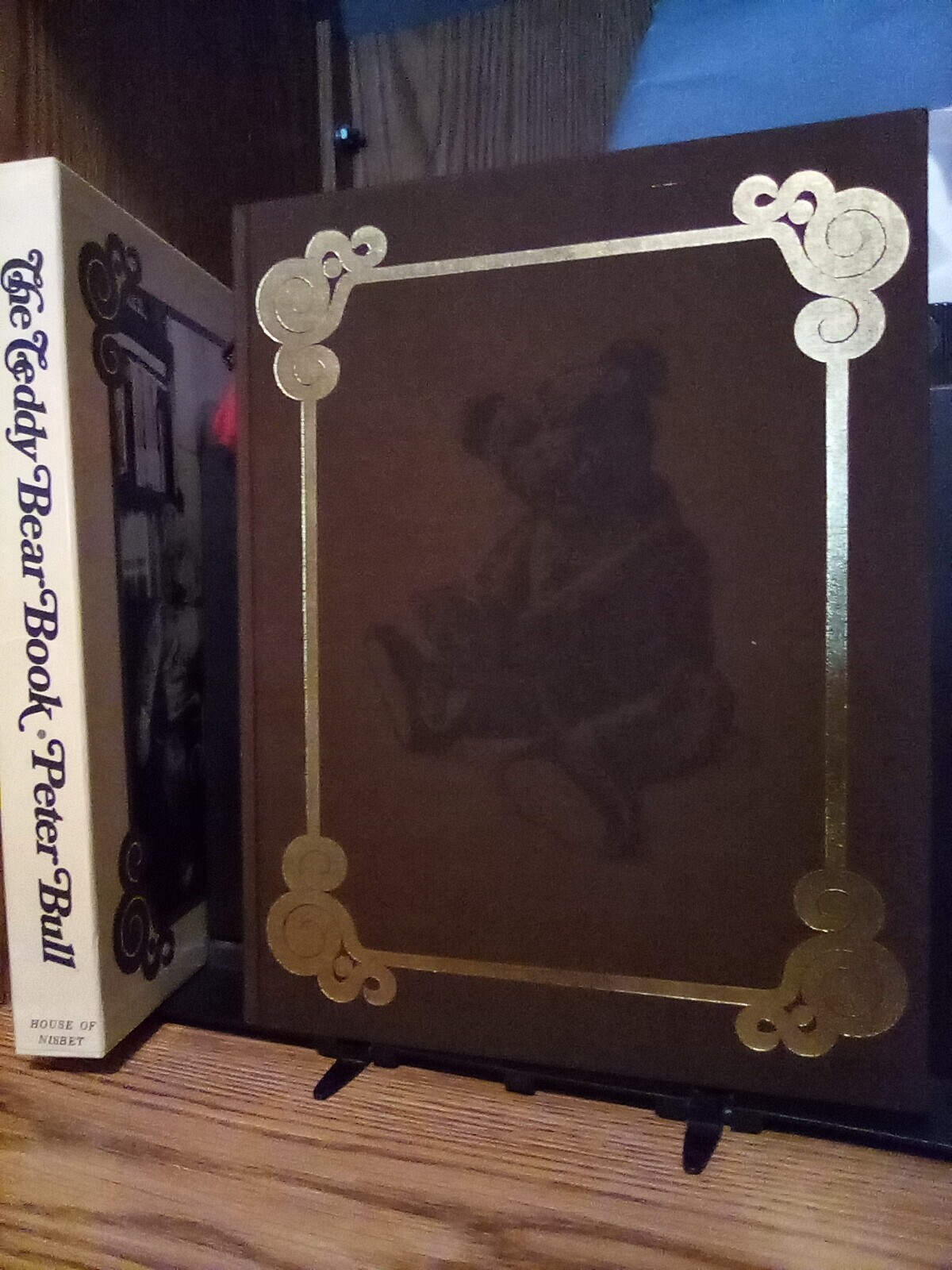“The Teddy Bear Book” by Peter Bull Very Good Limited Edition # 187 HC w/Box
