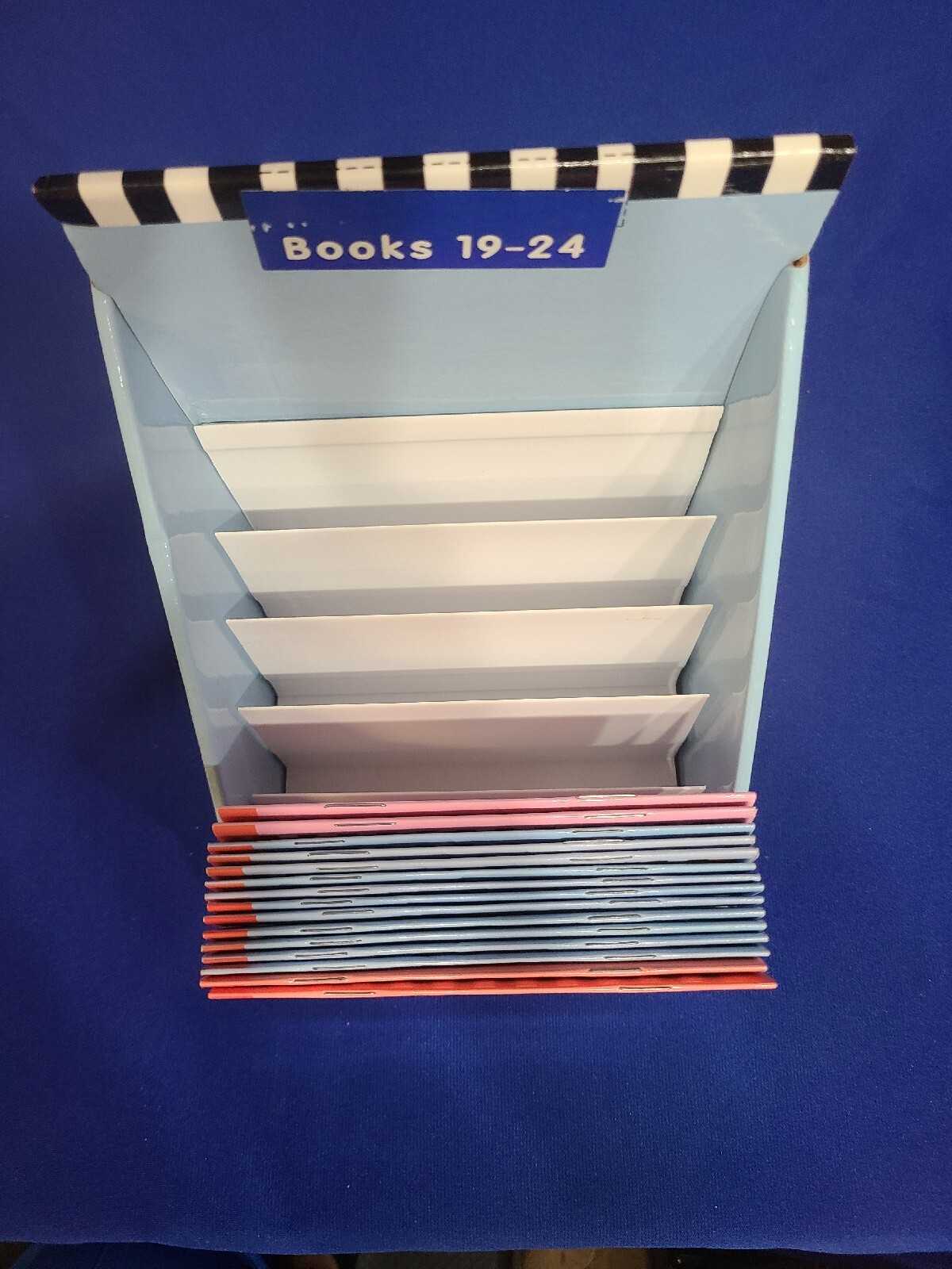 Lot of 15 PHONICS READERS + Storage Container / Scholastic Grades K-1, LN
