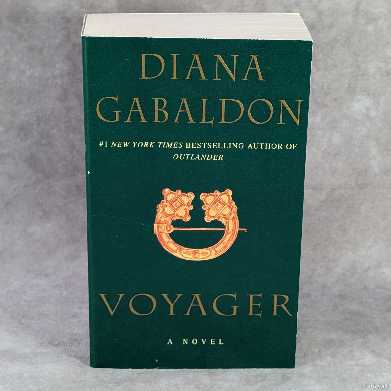 Lot of 8 Diana Gabaldon Paperback Books Outlander Voyager Drums of Autumn