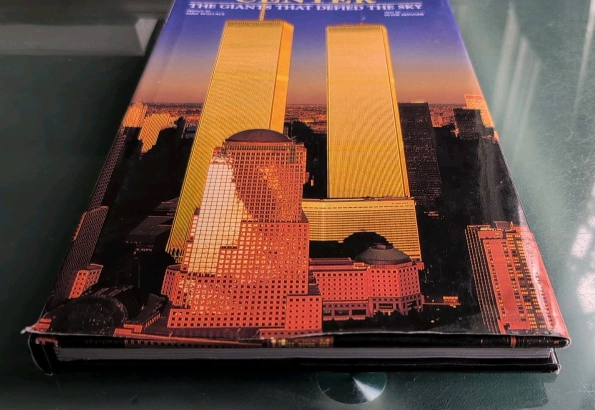 World Trade Center Oversized ( Tall ) HC Book Photos 9/11 Foldout Pages EXC Cond
