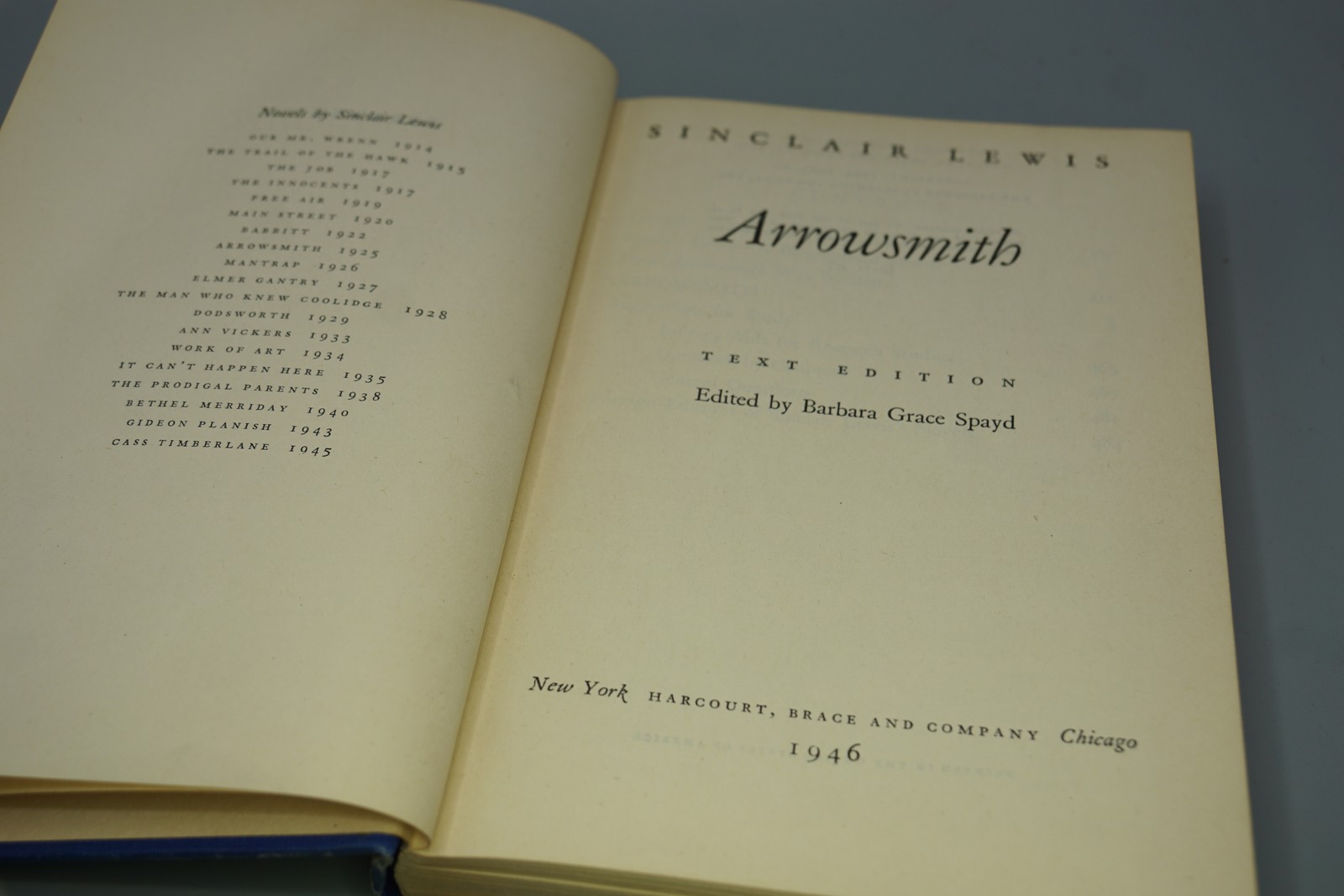Arrowsmith by Sinclair Lewis, Text Edition, 1946 Harcourt, Brace & Co. Vintage