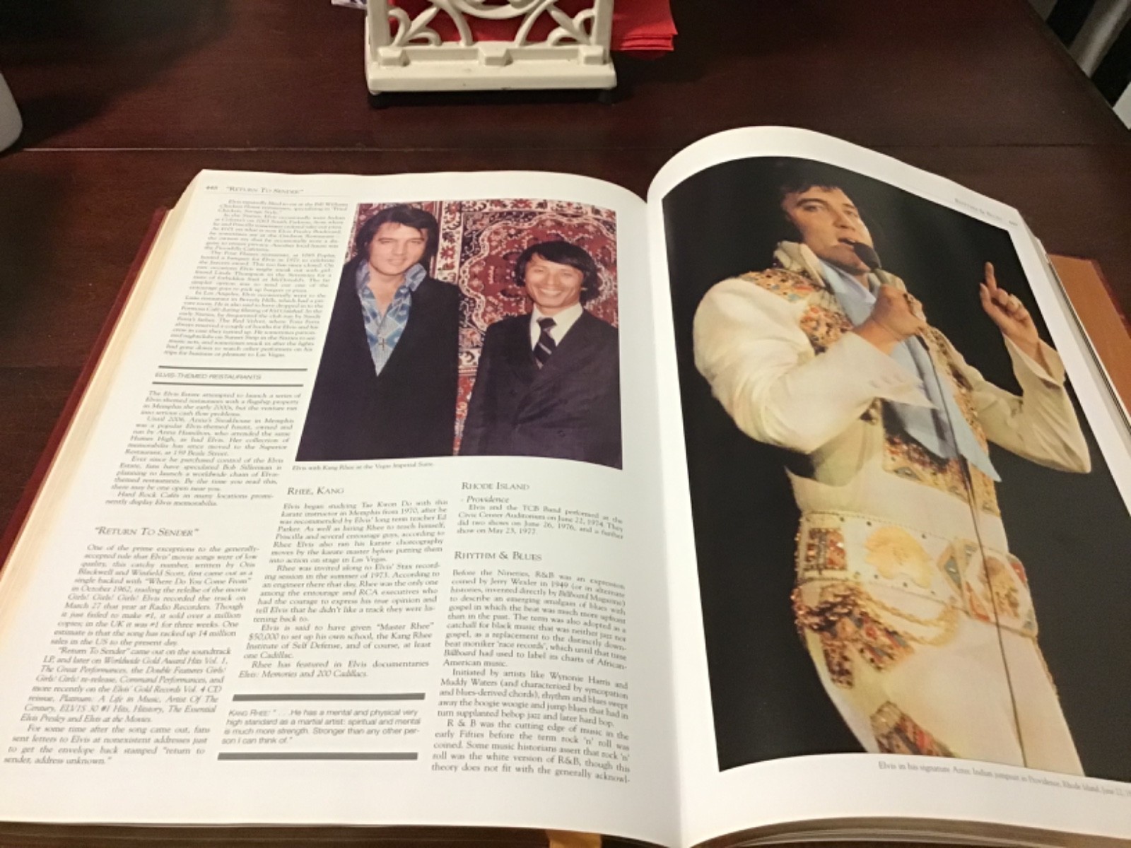 The Elvis Encyclopedia By Adam Victor