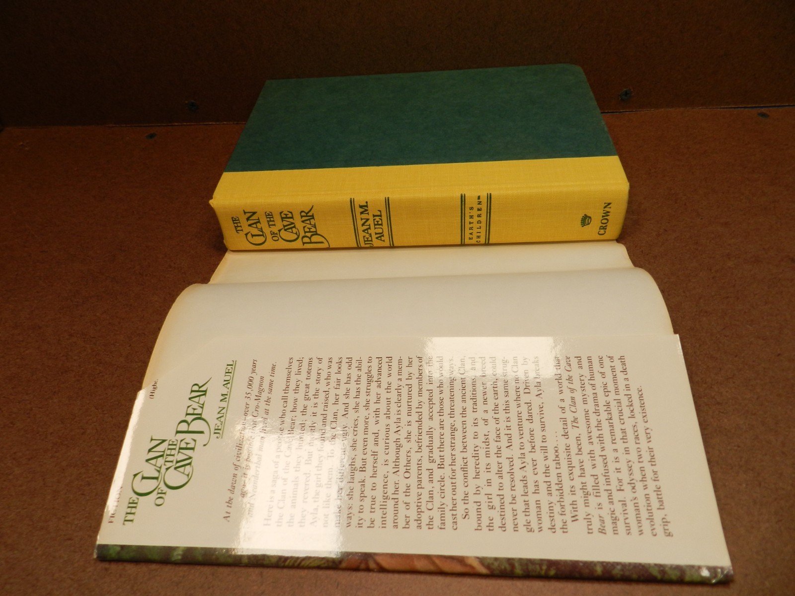Jean M. Auel CLAN OF THE CAVE BEAR, PLAINS OF PASSAGE & SHELTERS OF STONE EUC