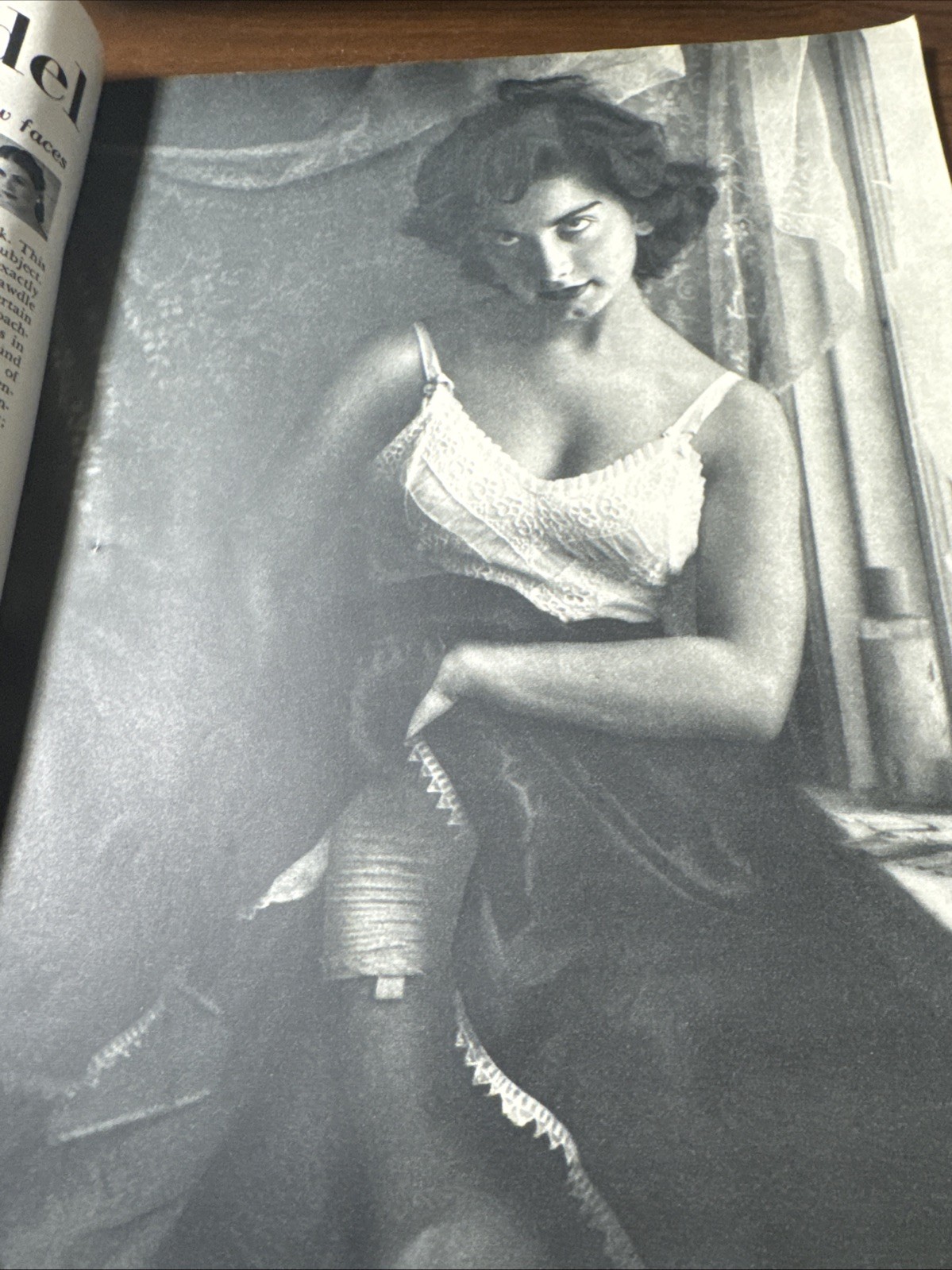 Glamour Photography 1955 Weggee’s Wonderful Women Arthur Fellig 68pages Magazine