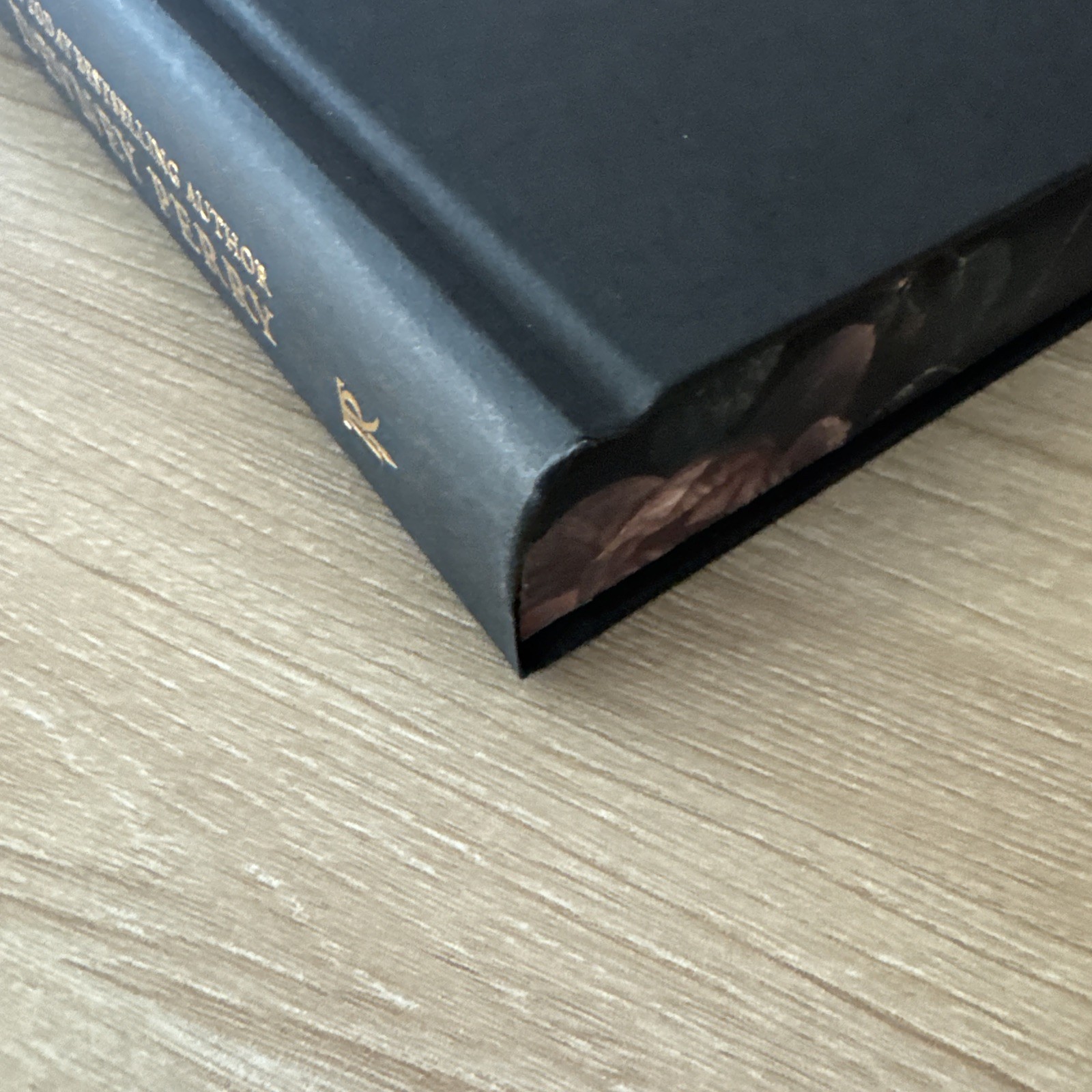 Shield of Sparrows Deluxe Special Ed. Devney Perry Sprayed Edges First Print 🔥