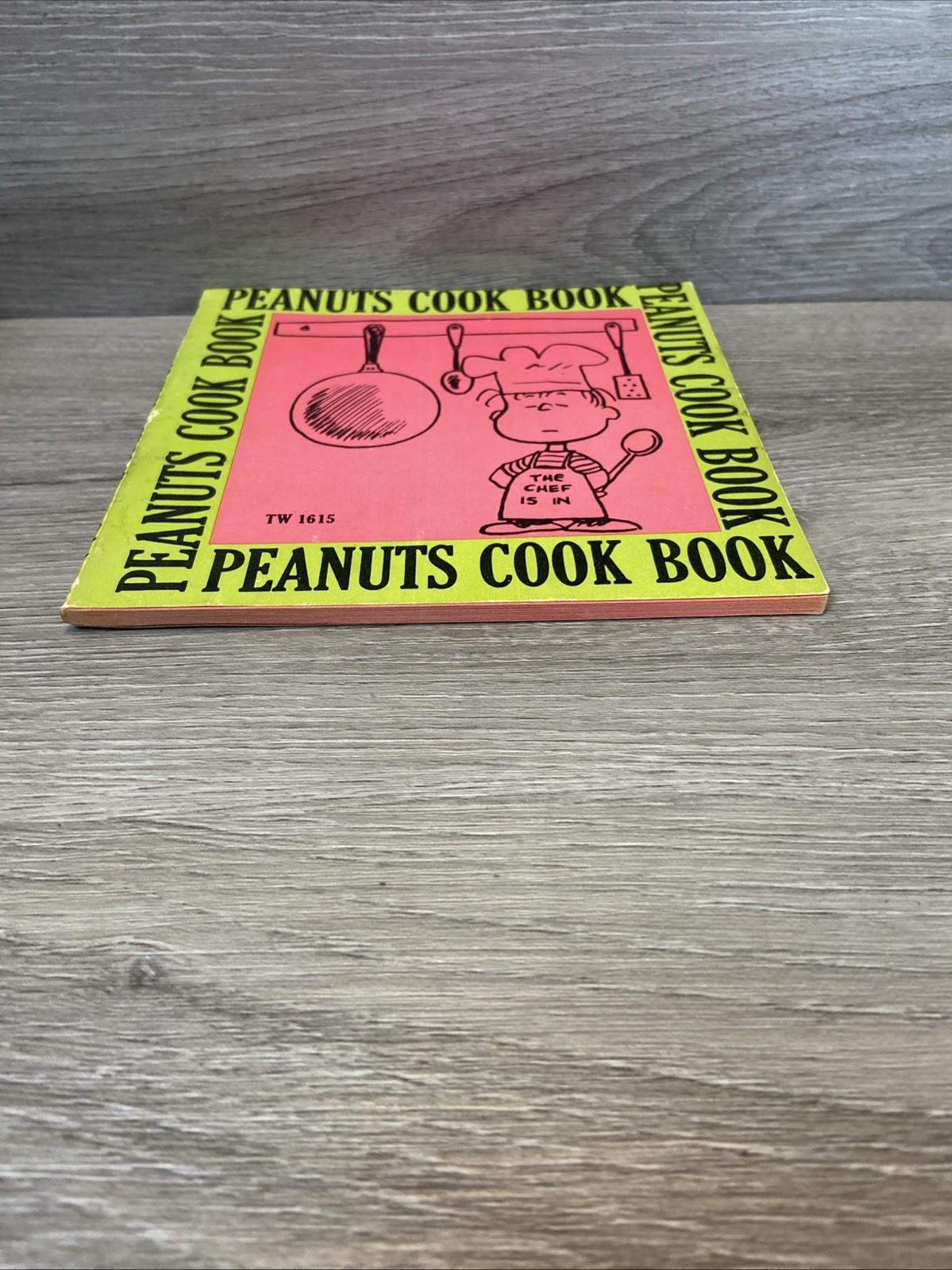 Vintage Paperback Peanuts Charlie Brown Cookbook Linus Snoopy 1975 5.5″ x 5.5″