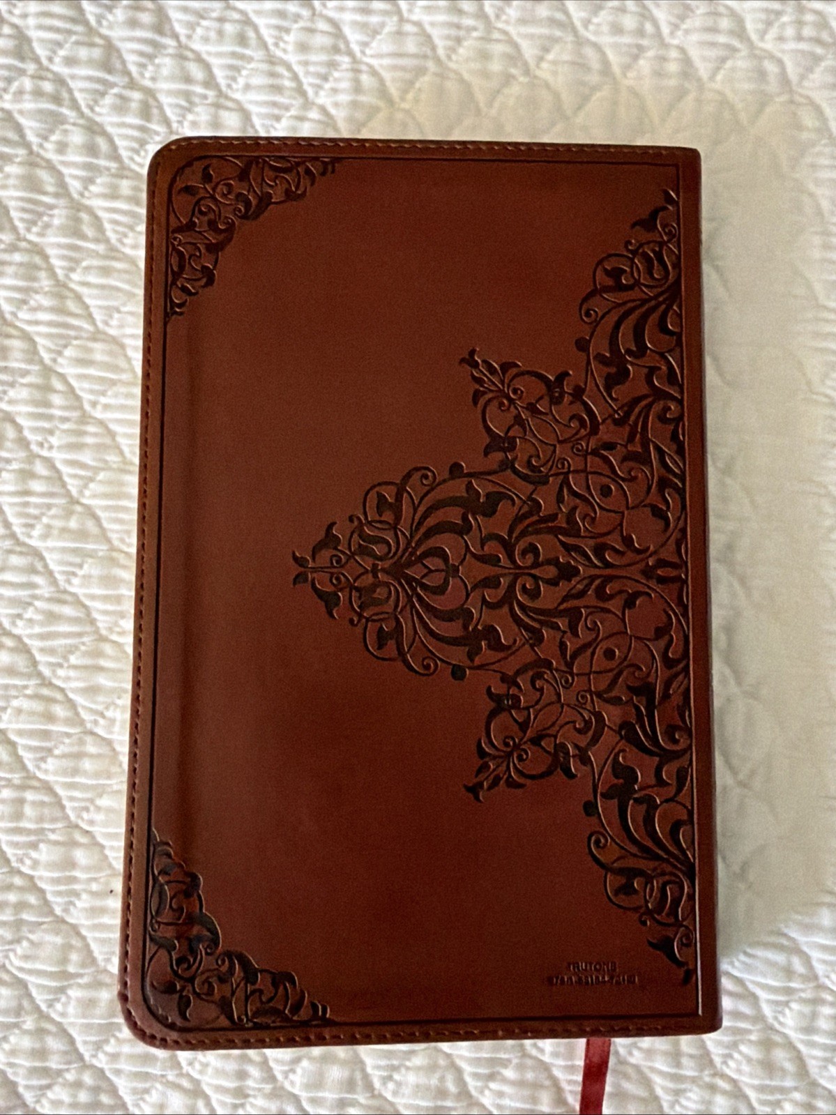 ESV Thinline Bible TruTone Nutmeg Filigree Design Red Letter Text 9781581347210