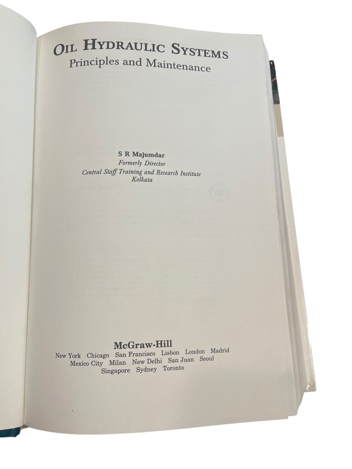 Oil Hydraulic Systems Majumdar 2003 2nd Printing Professional Engineering
