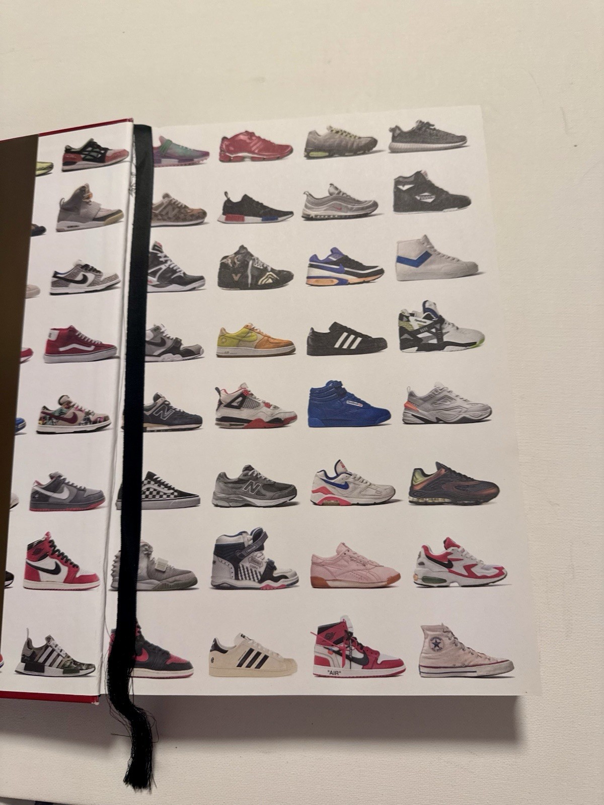 the Ultimate Sneaker Book by Simon Wood Taschen 2018 Hardcover VG Dust Jacket