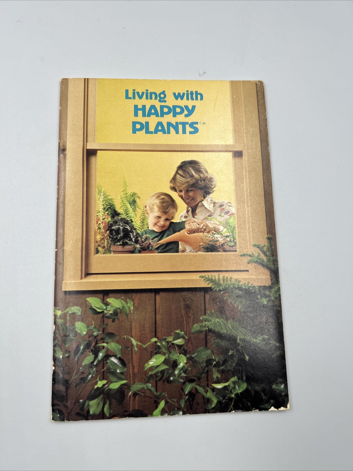 Living With Happy Plants Reference Guide Booklet + Color Photos 34 Pages B2-B2