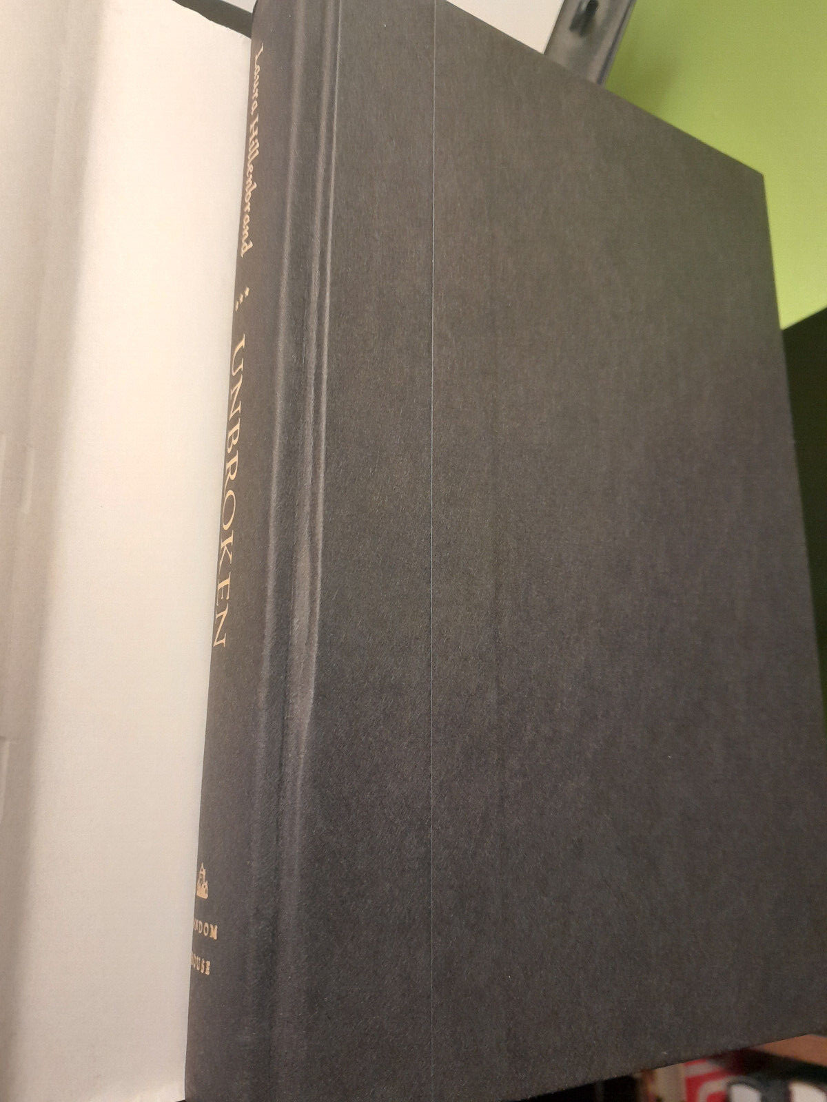 Laura Hillenbrand, UNBROKEN 2010 1st Edition HC/DJ WWII SURVIVOR LOUIS ZAMPERINI