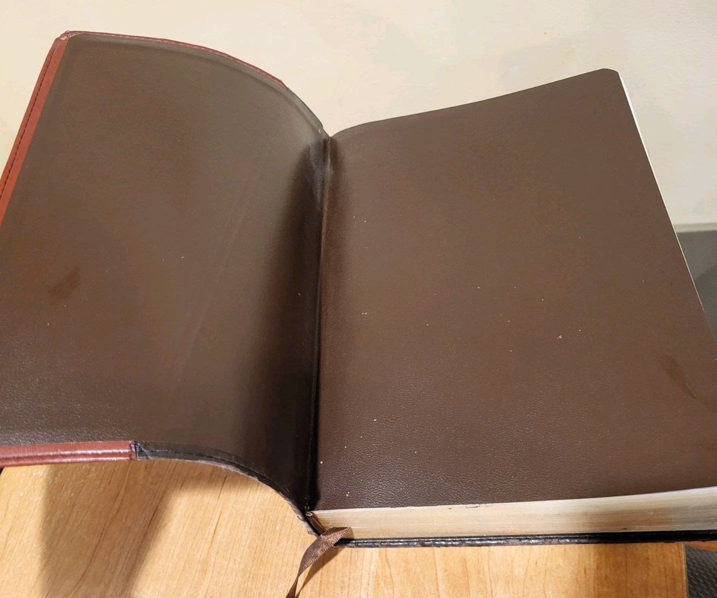 THE NEW LIVING BIBLE New Living Translation TWO TONE SOFTCOVER Tyndale 2004